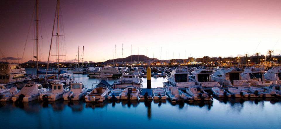 Dusk in Caleta de Fuste - when the bars and clubs come alive